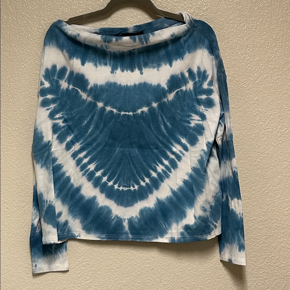 NWT Akaiv Blue Blue & White Boatneck Tie-Dye Long Sleeve Top